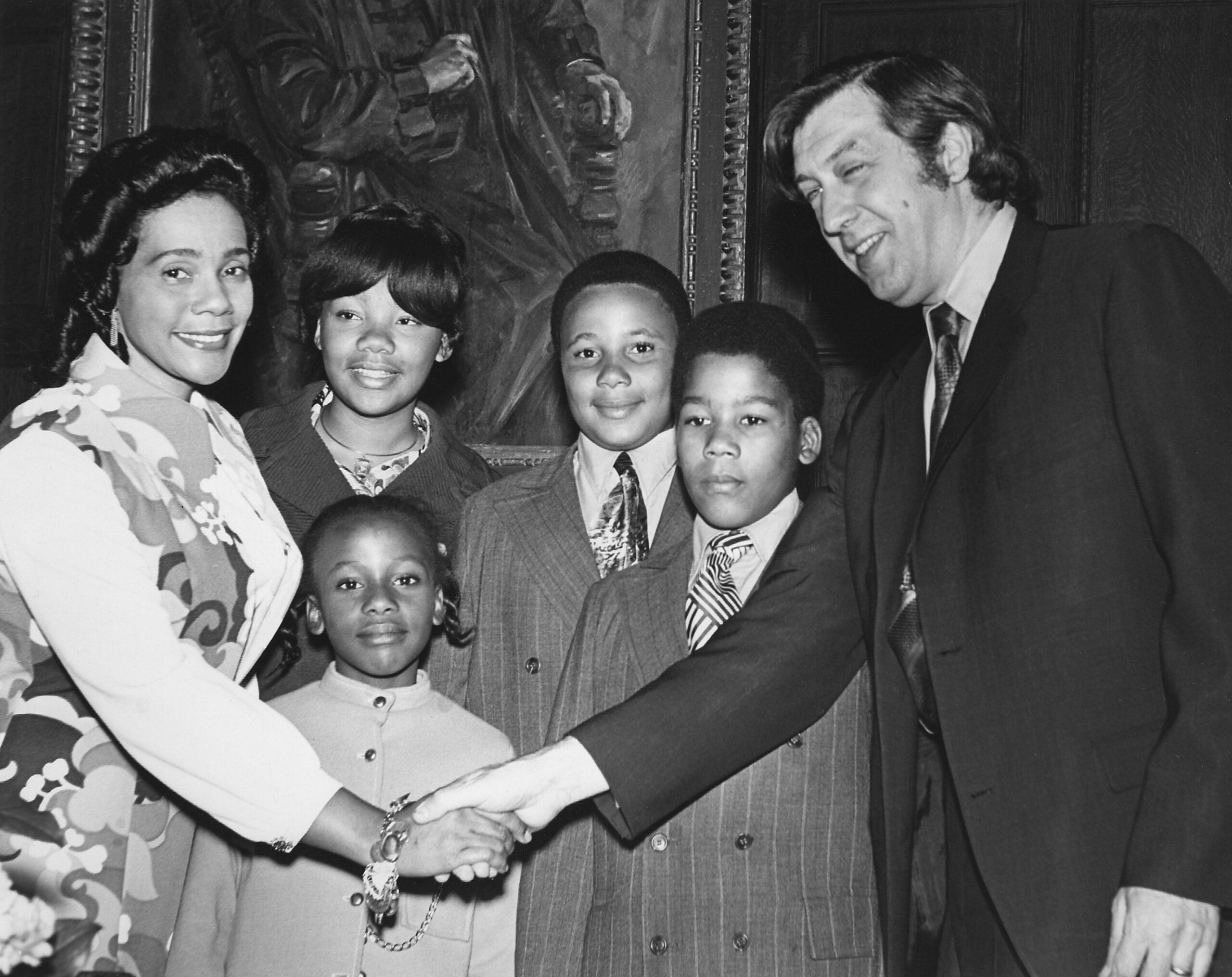 File Coretta Scott King And Family With NEC President Gunther Schuller jpg Wikimedia Commons